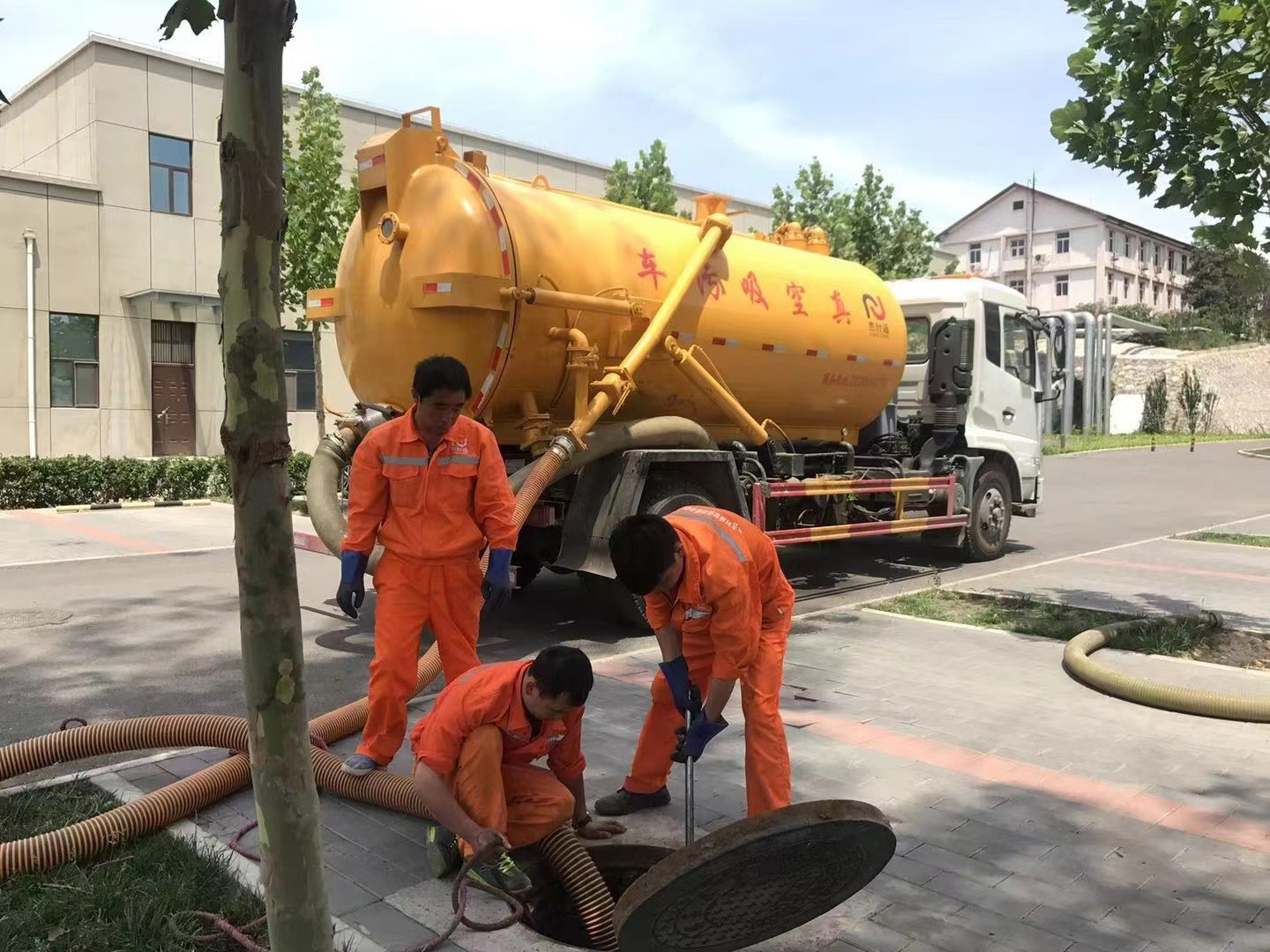 沙田镇化粪池清理与5-8吨吸粪车施工效率分析